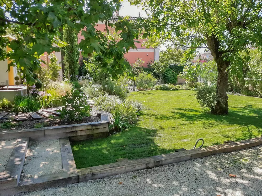 Photo d'un jardin d'échoppe à Bordeaux aménagé par notre architecte paysagiste bordeaux