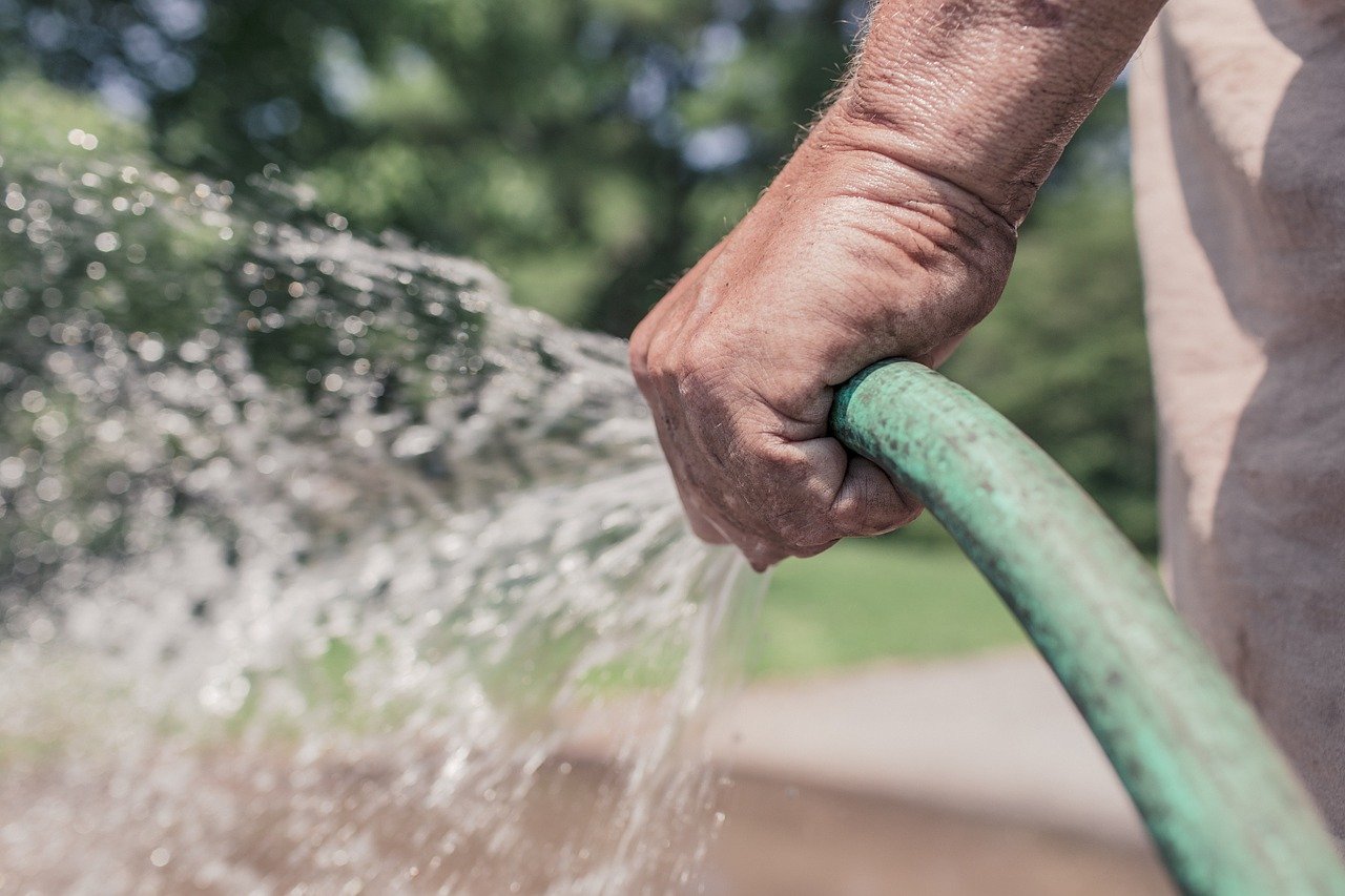 Choisir son système d'arrosage de vacances pour le jardin - Gamm vert