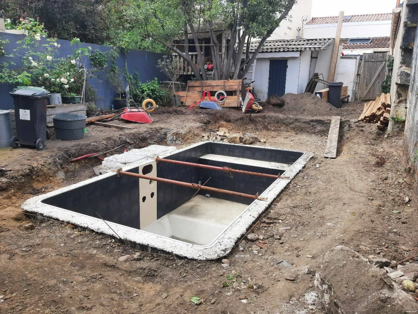 Clture et terrasse bois autour d'une piscine