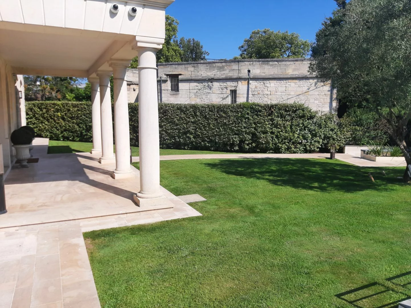 Entretien d'un jardin situ  Bordeaux