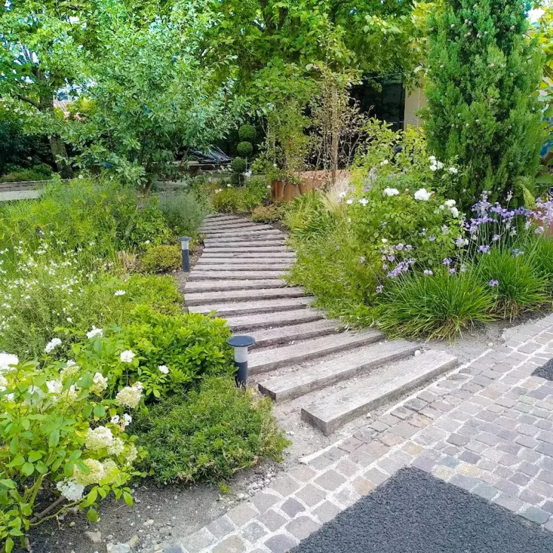 jardin alle et espace ptanque 