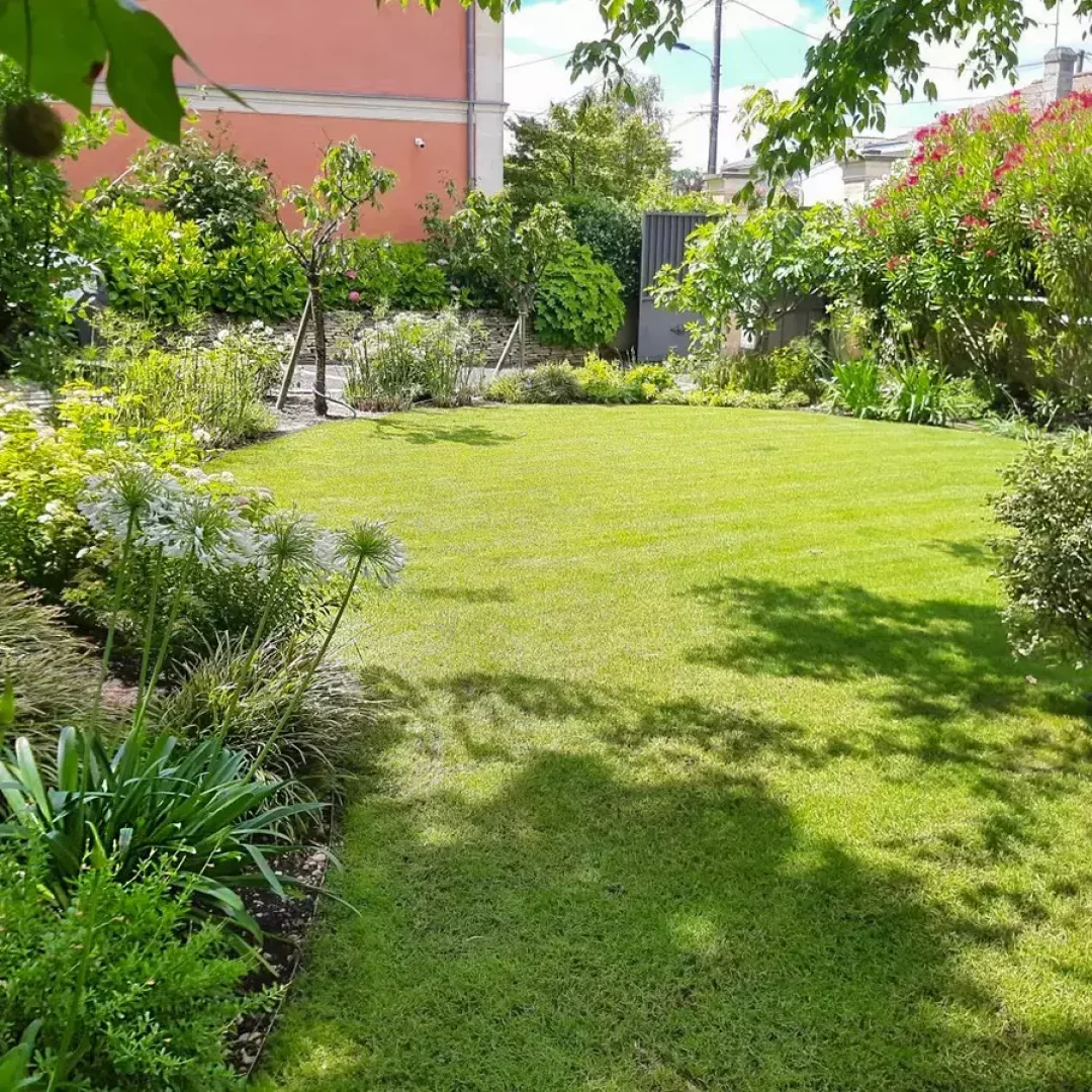 jardin alle et espace ptanque 