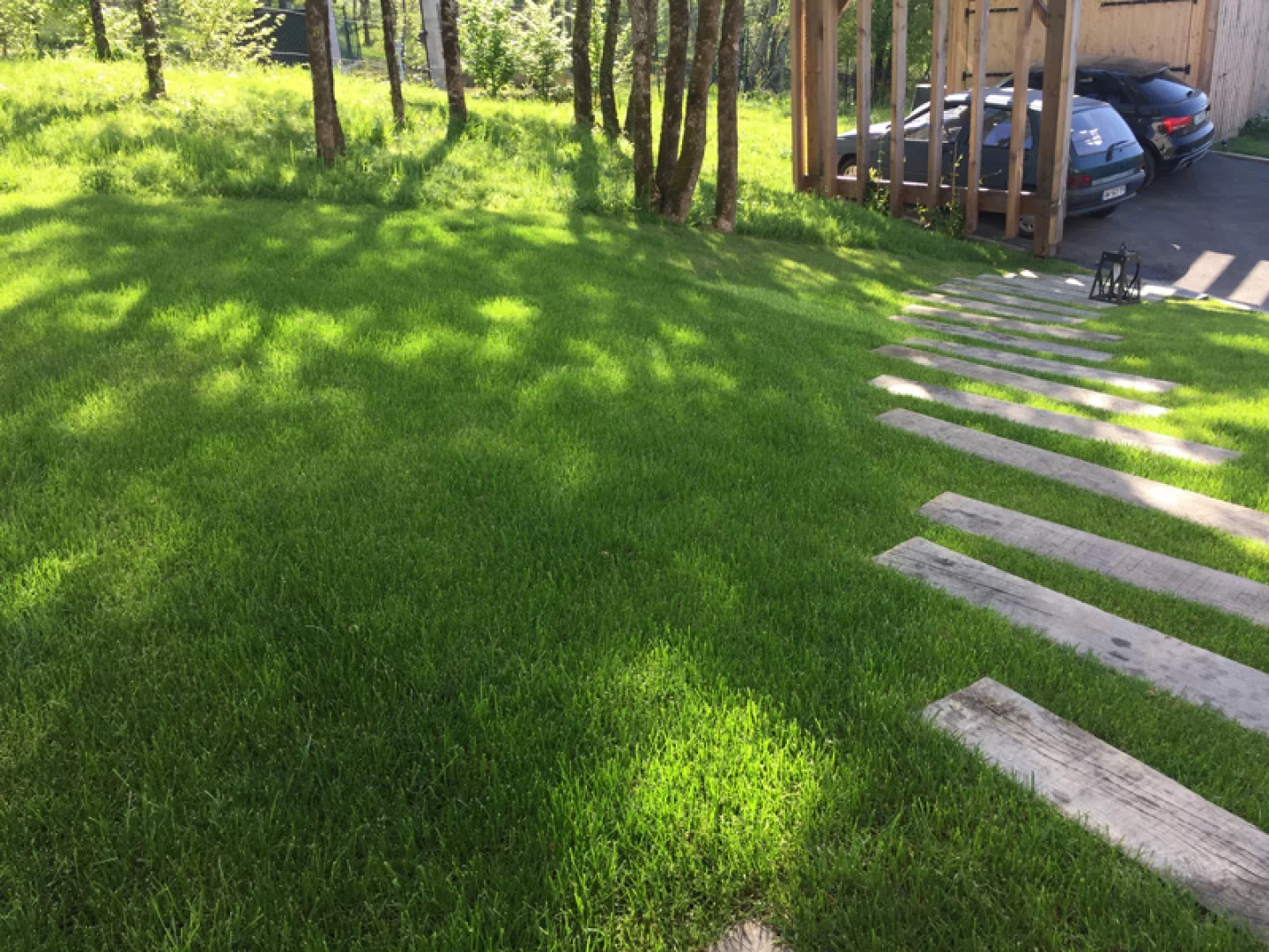 jardin en pente : terrasse et piscine