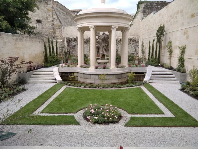 Aménagement d’un jardin classé au sein d’un monument historique (Bordeaux)